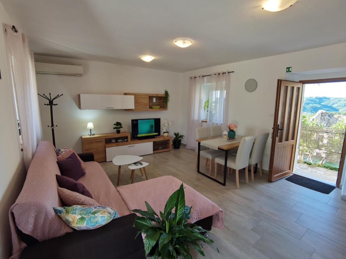 Jasmina Apartment Hum Extérieur photo
