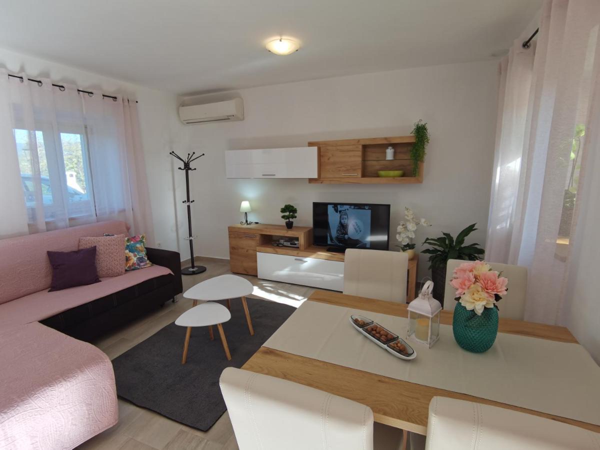 Jasmina Apartment Hum Extérieur photo