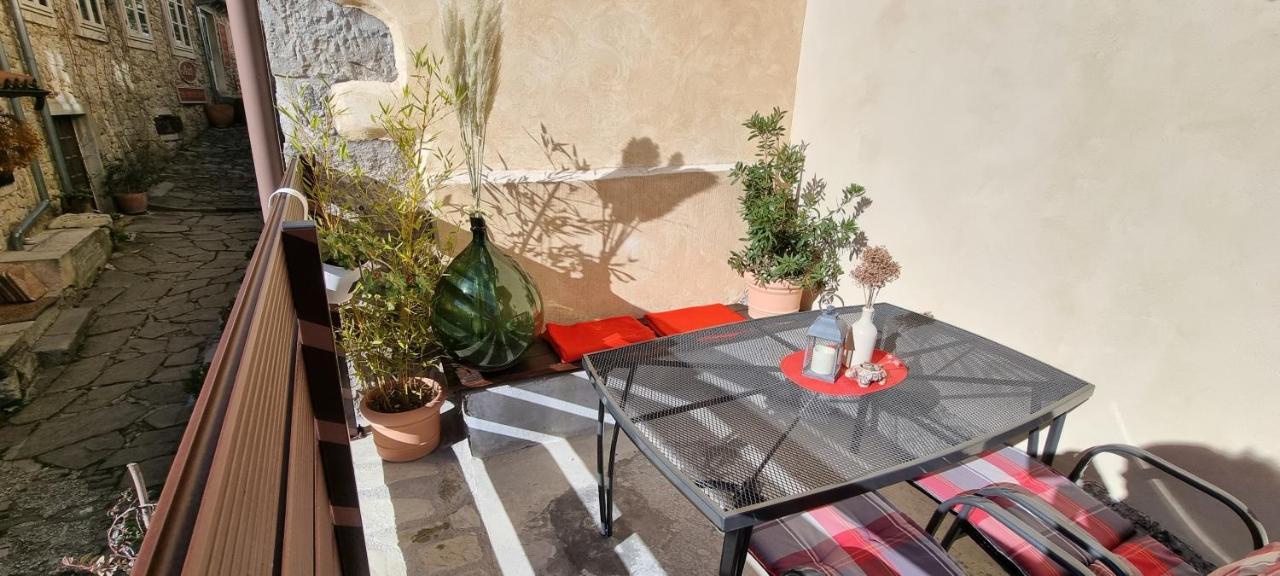 Jasmina Apartment Hum Extérieur photo